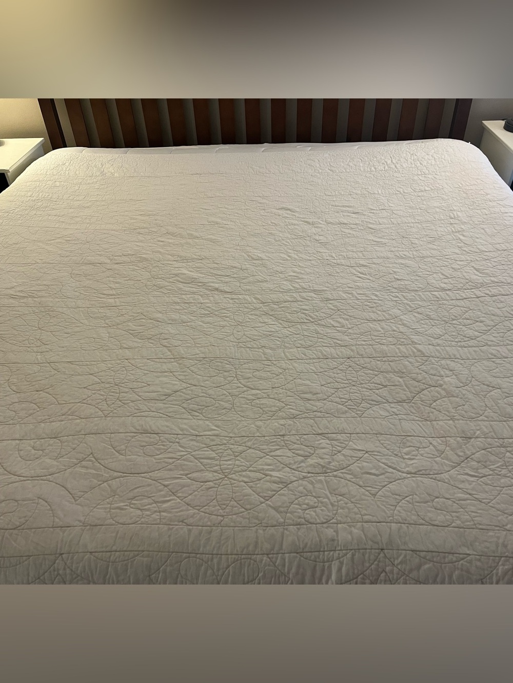 Beautiful Vintage Chariot Wheel quilt with 2- matching shams -queen size